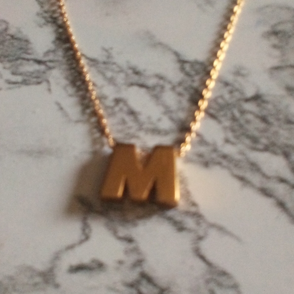 🦋Vintage Crown Trifari Gold Tone Initial Letter M Necklace - Picture 2 of 9